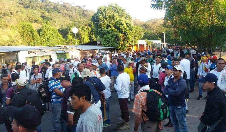 Protesta de arroceros en la vía Cúcuta - Ocaña. 