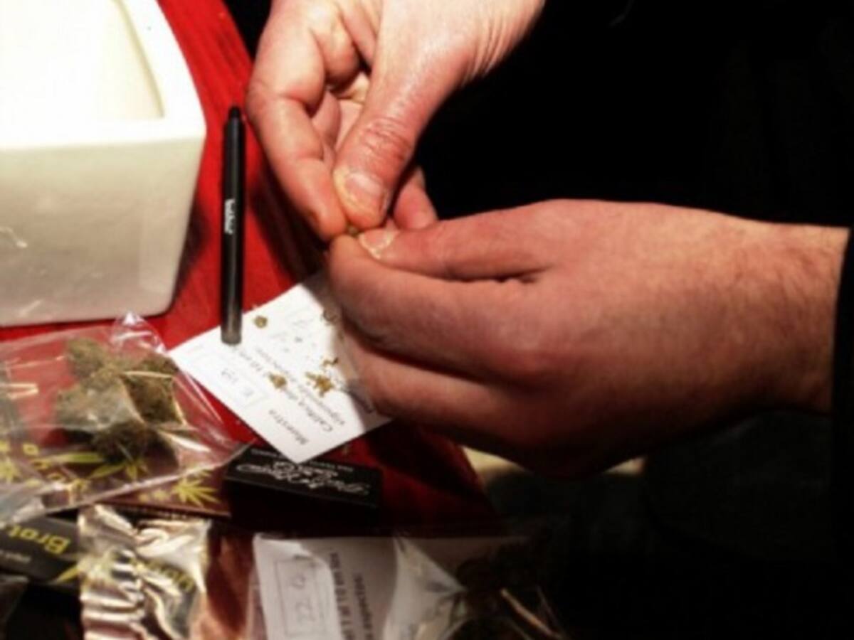 Cae en flagrancia una mujer que vendía drogas a un niño de 12 años en Duitama, Boyacá