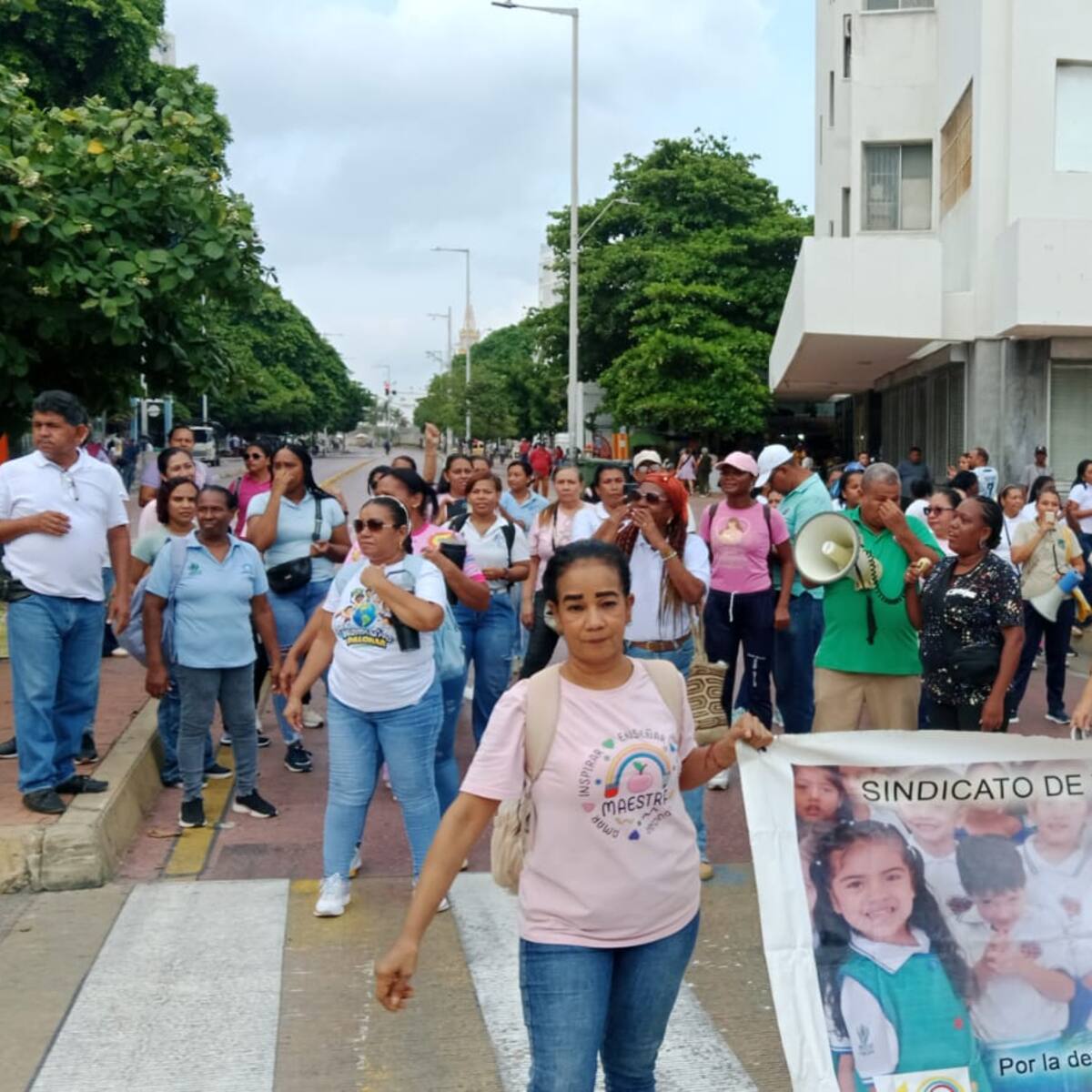 Trabajadores de hogares infantiles protestaron en Cartagena y pidieron garantías al ICBF