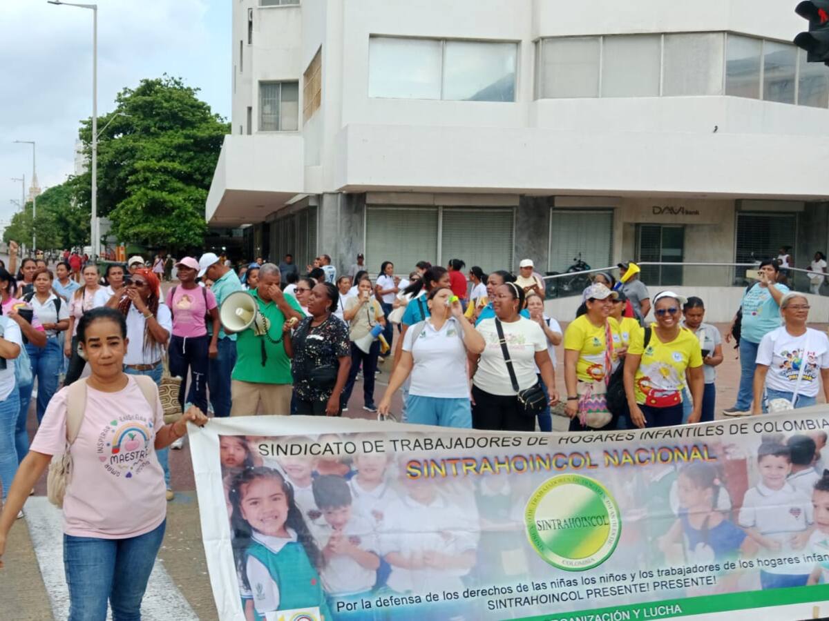 Trabajadores de hogares infantiles protestaron en Cartagena y pidieron garantías al ICBF