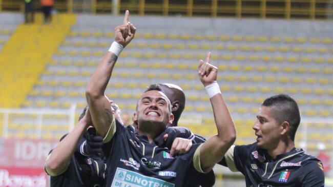 Marlon Piedrahita celebra su gol ante Atlético Nacional