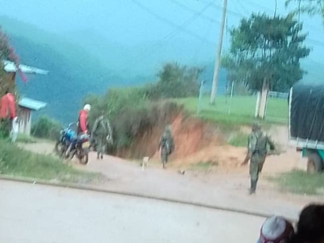 Denuncian la llegada de 1.000 sujetos armados a un resguardo en Morales, Cauca