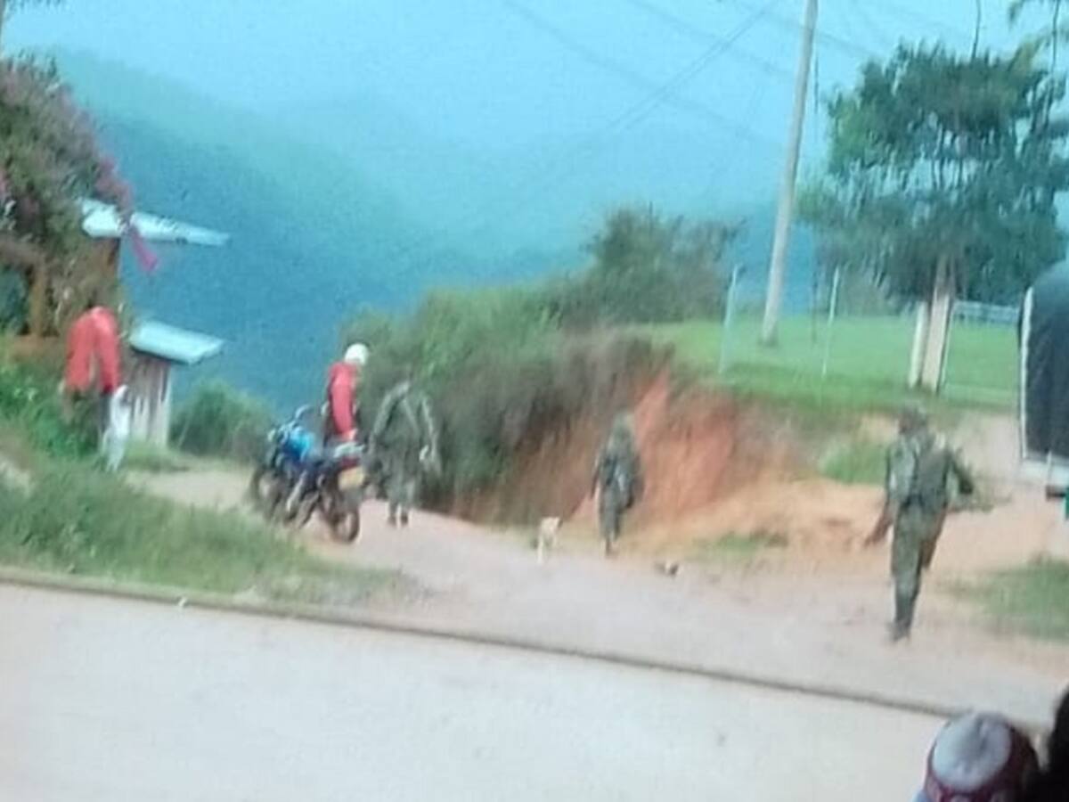 Denuncian la llegada de 1.000 sujetos armados a un resguardo en Morales, Cauca