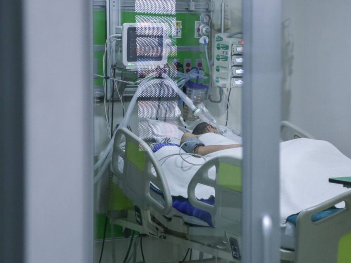 Alto número de hospitalizados por COVID-19 puede colapsar el servicio