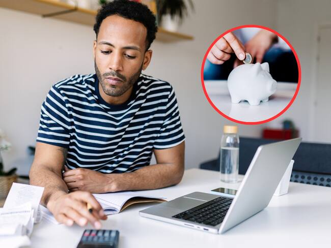 Hombre haciendo cuentas en una calculadora y de fondo una persona ahorrando dinero (Fotos vía Getty Images)