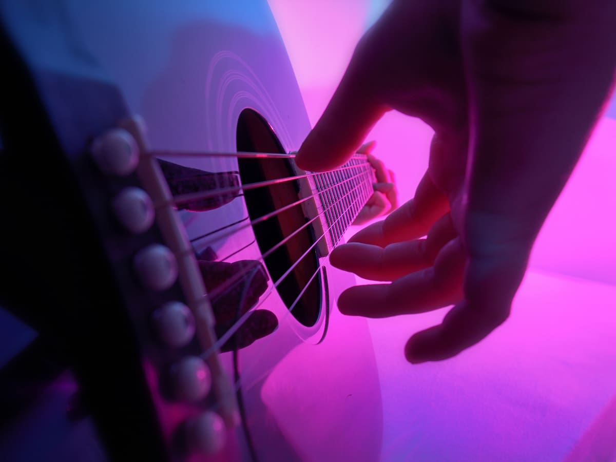 Artistas denuncian millonaria estafa de tienda de guitarras: estos son los casos