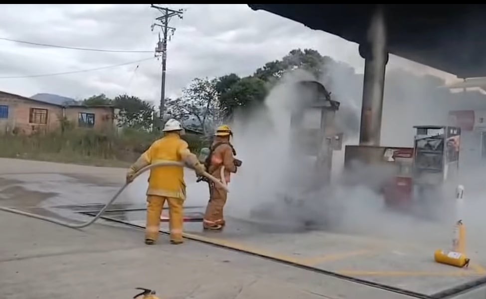 La emergencia fue atendida por los bomberos locales. Crédito: Bomberos de Timbío, Cauca.