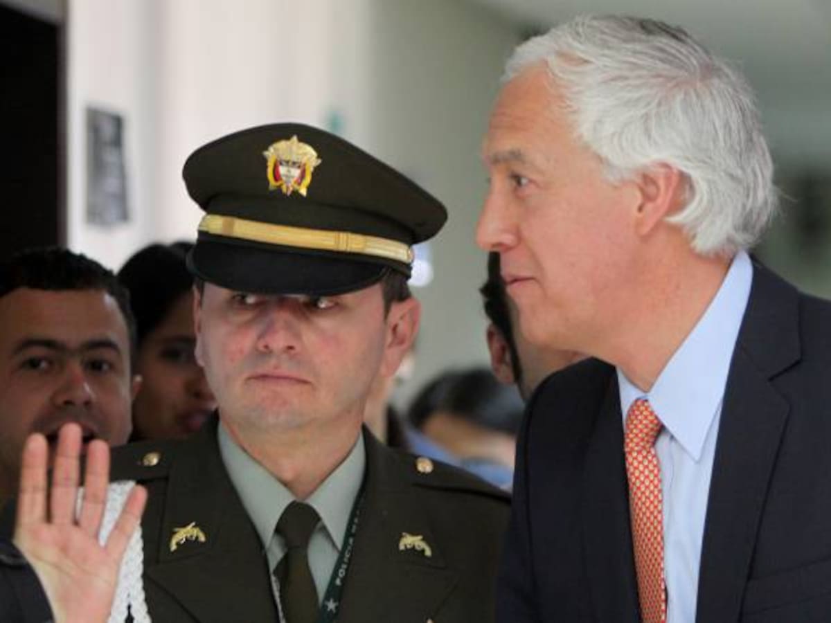 Investigación disciplinaria a director de la Escuela de Carabineros en Bogotá