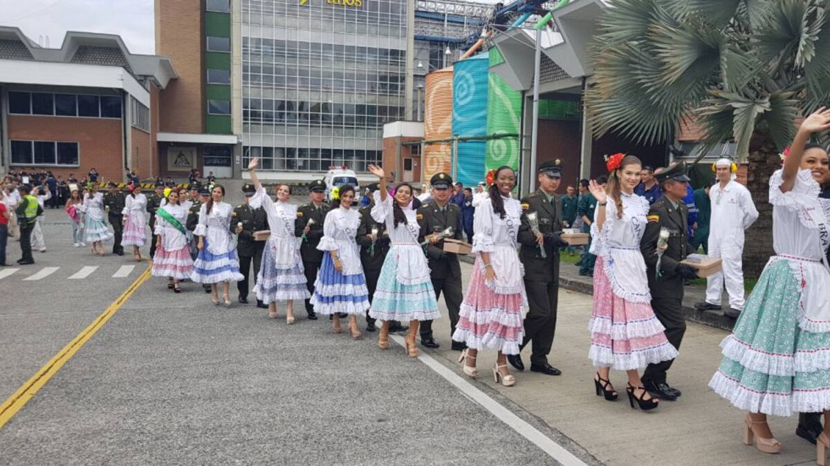 Visita a la zona cafetera de las candidatas al Reinado Internacional del Café