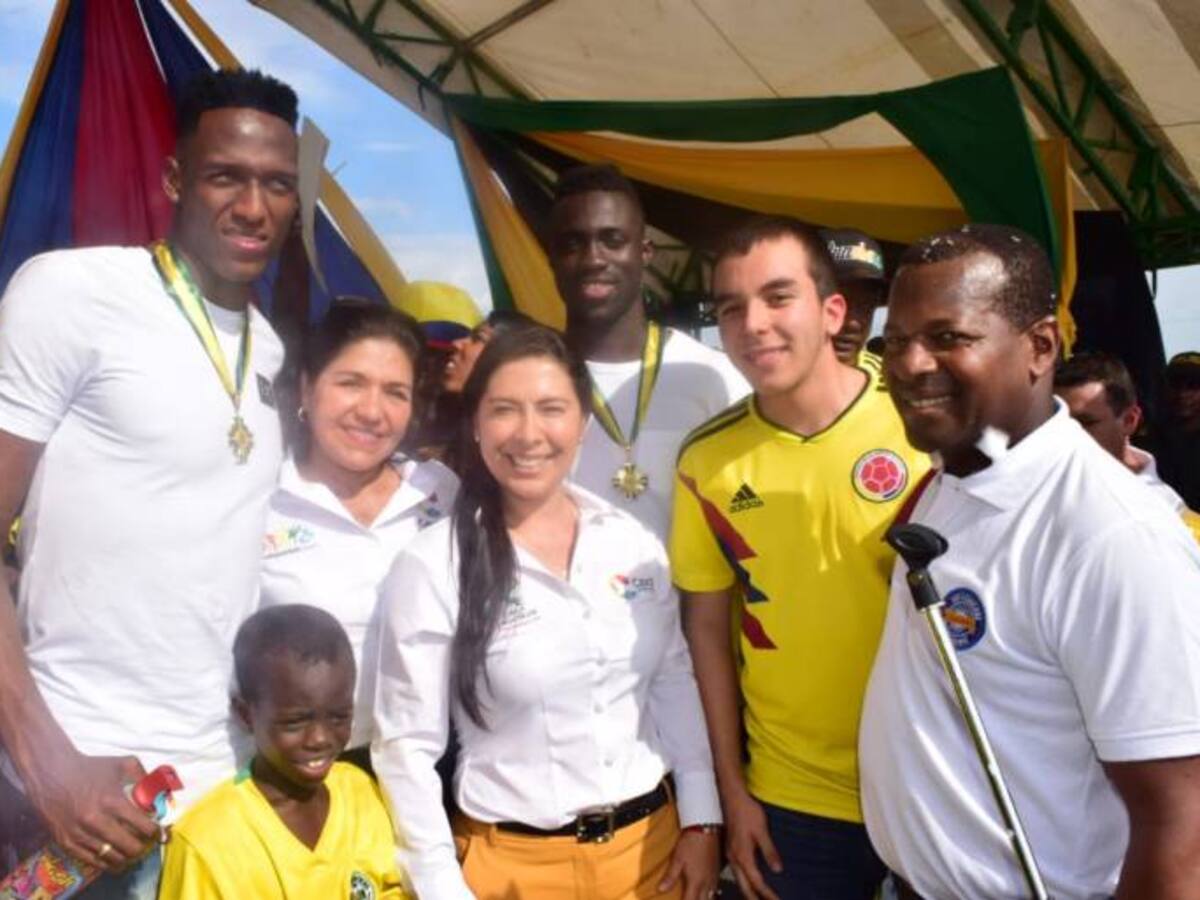 Yerry Mina y Dávinson Sánchez, recibieron medalla Honor al Mérito