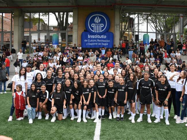 Itagüí será la primera sede latinoamericana de la academia de la mejor futbolista del mundo, Alexia Putellas. Cortesía: Alcaldía de Itagüí.