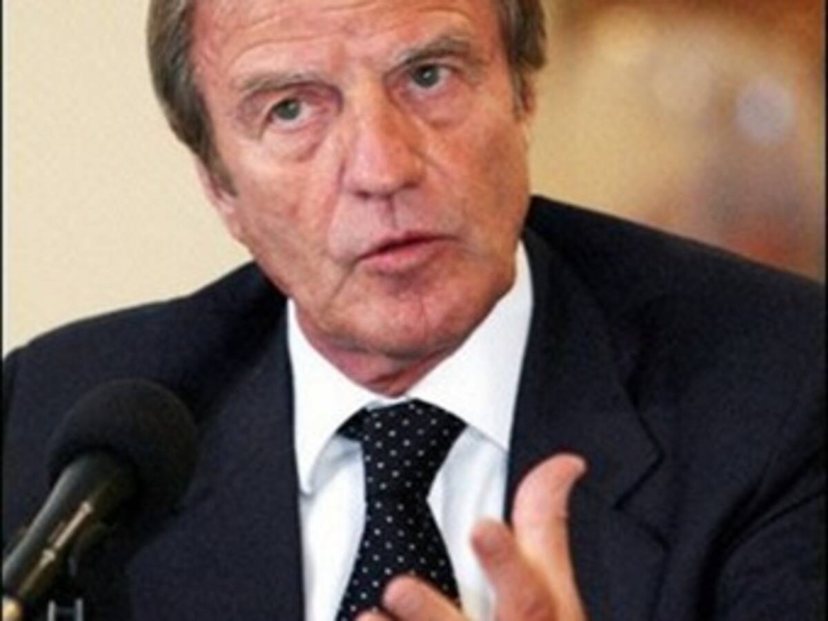 Canciller francés: Karzai 'es corrupto' pero 'es nuestro hombre'