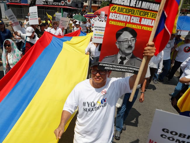 Manifestantes marchan en protesta contra el gobierno del presidente Gustavo, en Cali (Colombia). EFE/ Ernesto Guzmán