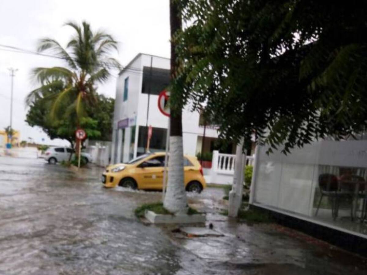 Motobombas para evacuar aguas lluvias de zona turística de Cartagena no están funcionando