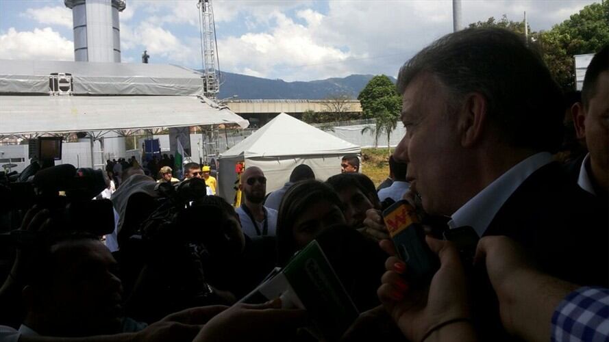 Presidente Santos en el aeropuerto Olaya Herrera. Foto: Evelyn Ortiz | W Radio