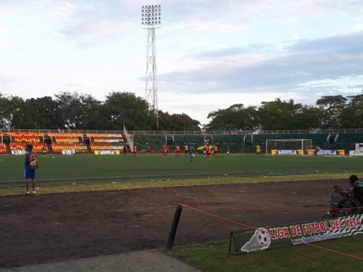 Escándalo en la B: Hincha del Quindío intentó agredir al técnico en pleno partido