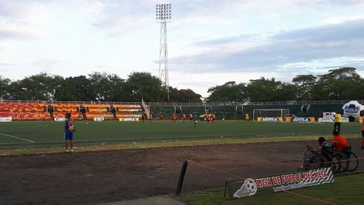 Hinchas armados del Quindío interrumpen partido en Villavicencio