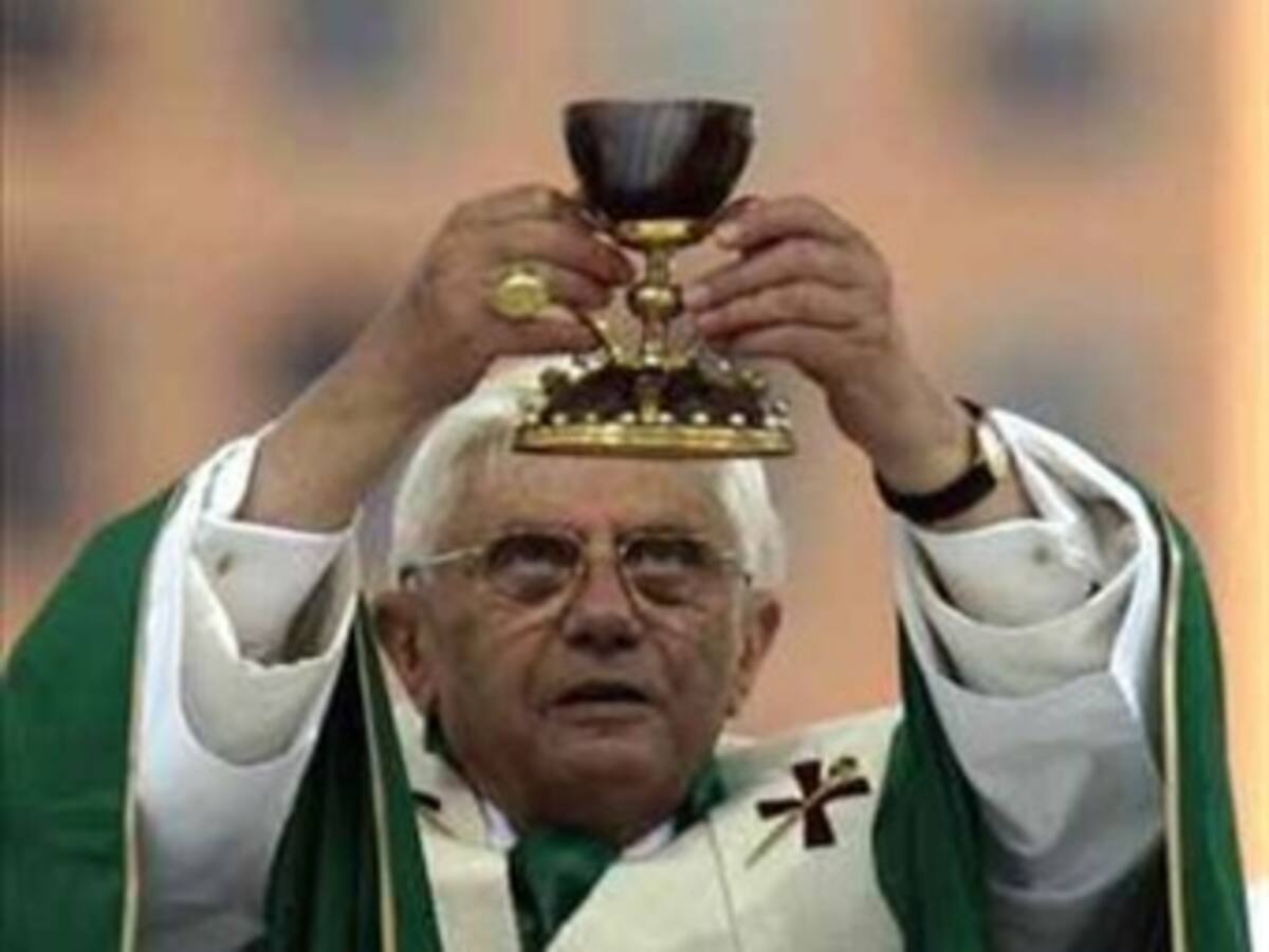 Benedicto XVI oficia la misa de renovación de votos sacerdotales