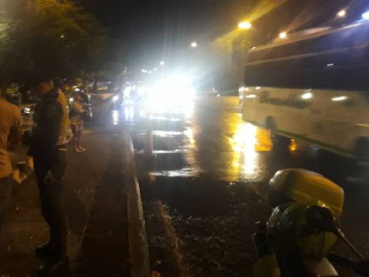 Buscan a sicarios que asesinaron a hombre en parqueadero de colegio
