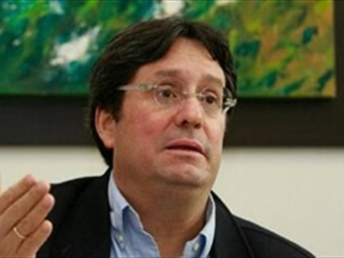 No me da miedo denuncia de Petro en mi contra: Francisco Santos