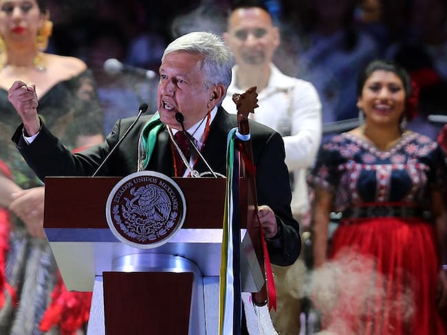 López Obrador firmó decreto para comisión de la verdad en caso Ayotzinapa
