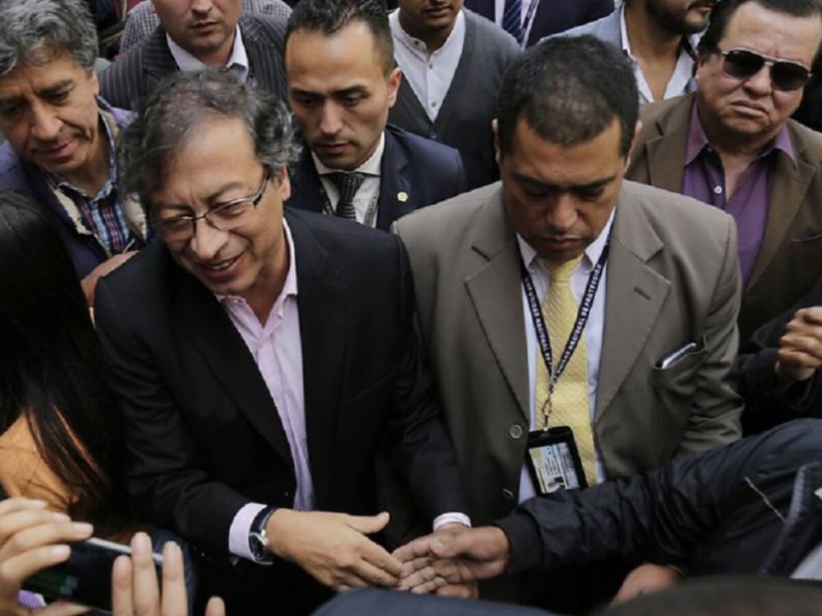 Abogado de Uribe busca extraquetos para que hablen en mí contra: Petro