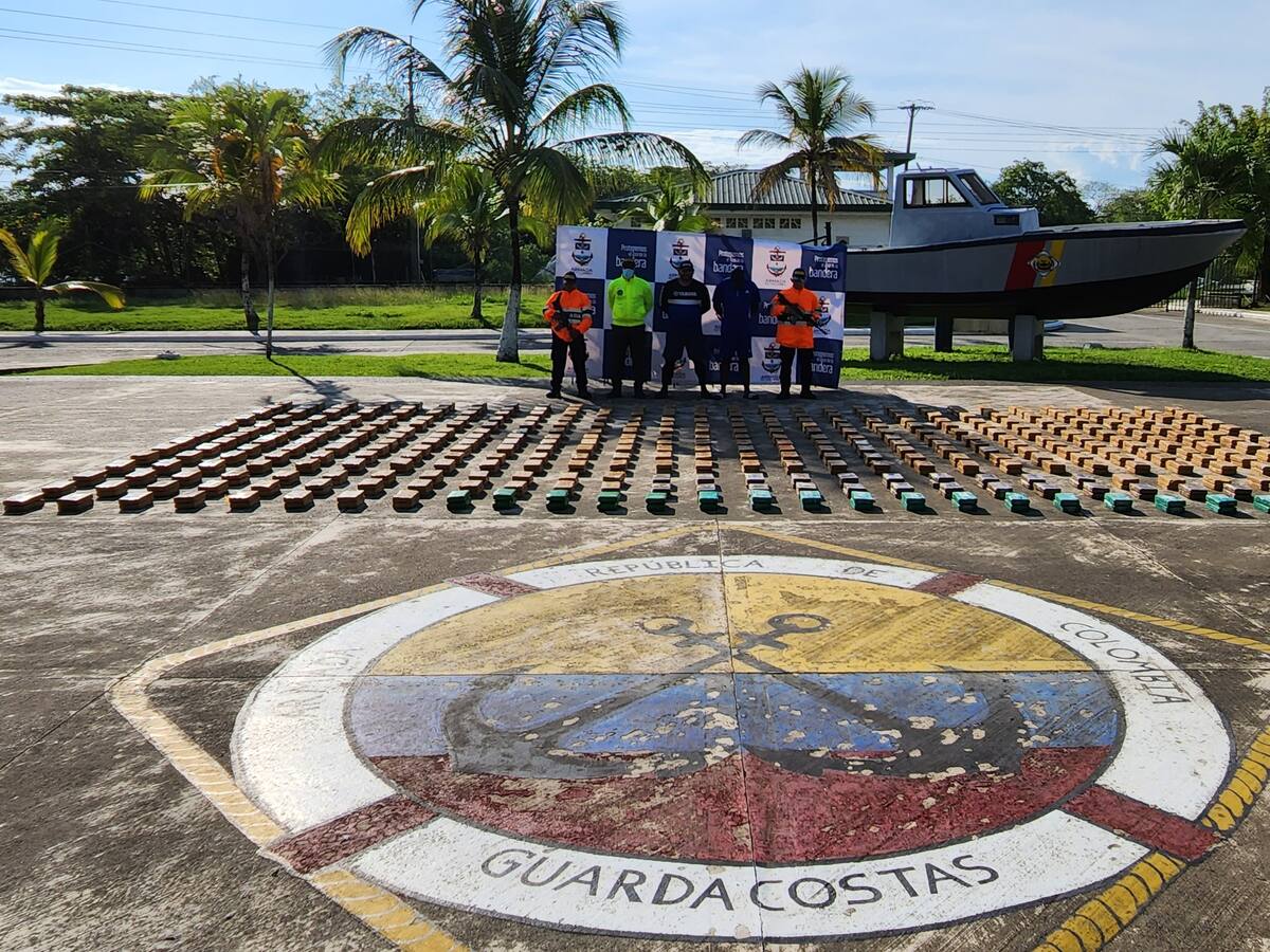 En el mar de Urabá incautaron casi una tonelada de cocaína