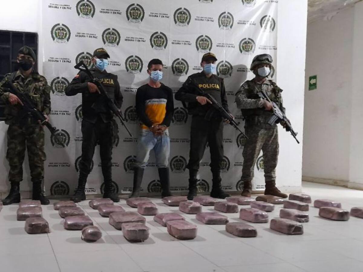 Incautan embarcación con coca en Caquetá