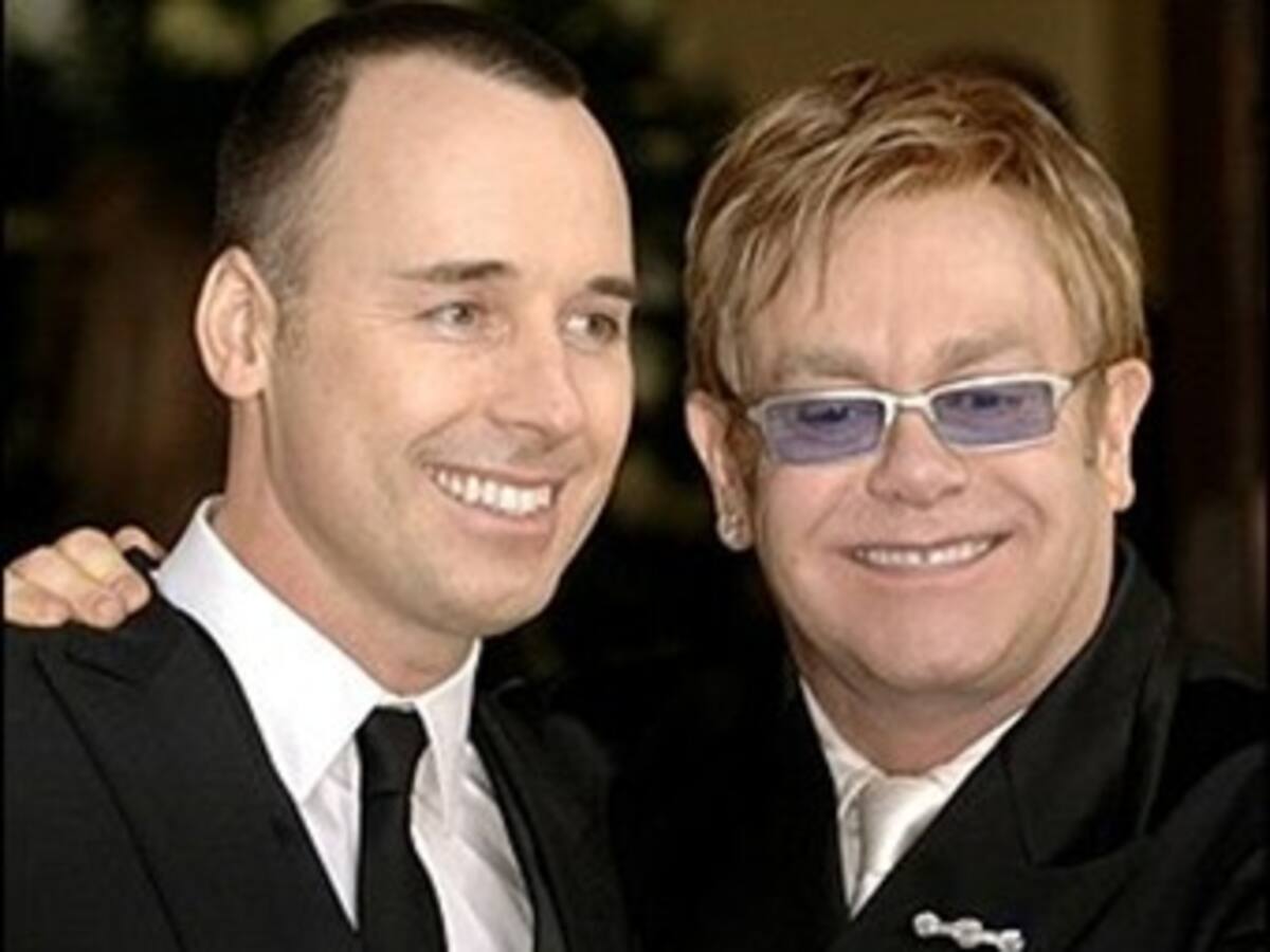 Elton John desconoce quién es el padre biológico de su hijo