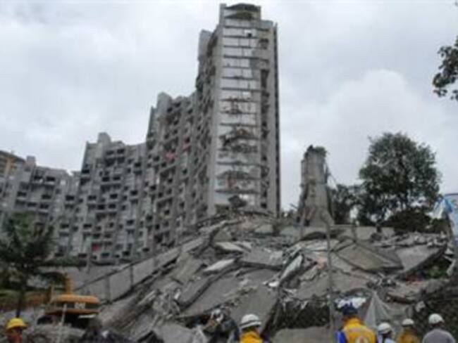No se descarta encontrar sobrevivientes en derrumbe de edificio en Medellín