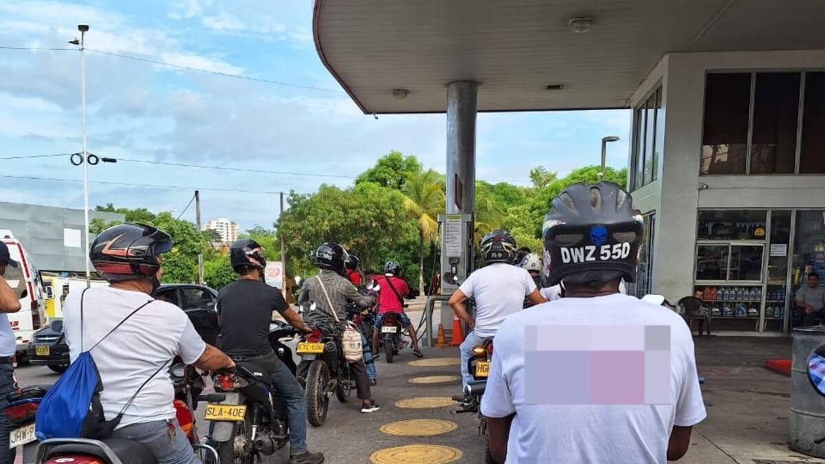 Reportan desabastecimiento de gasolina en Barrancabermeja por bloqueo vial