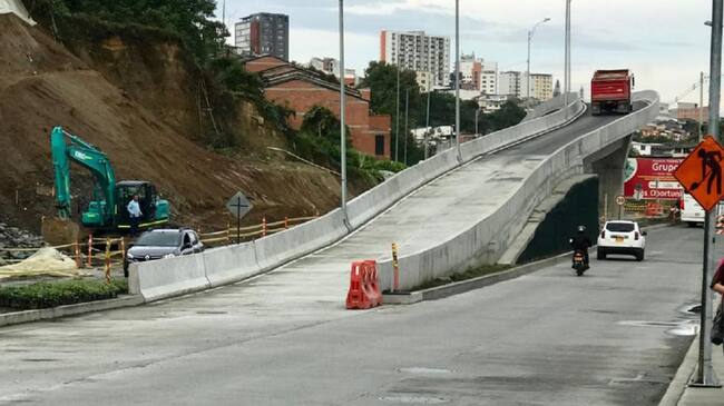 Puente obras sobre la Avenida Kevín Ángel