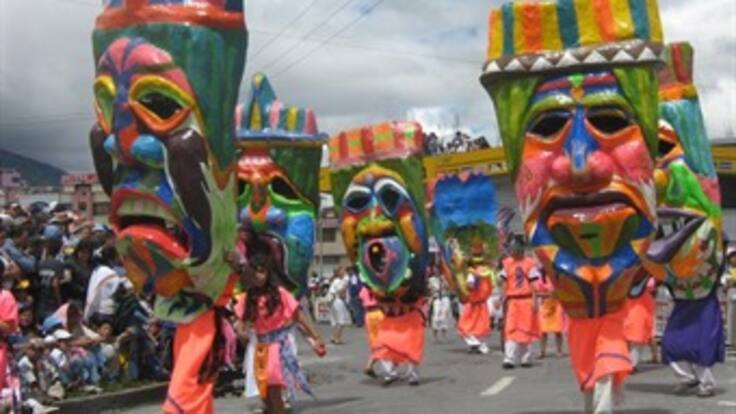 Se cumplió desfile magno en el ‘Carnaval de negros y blancos’ de Pasto