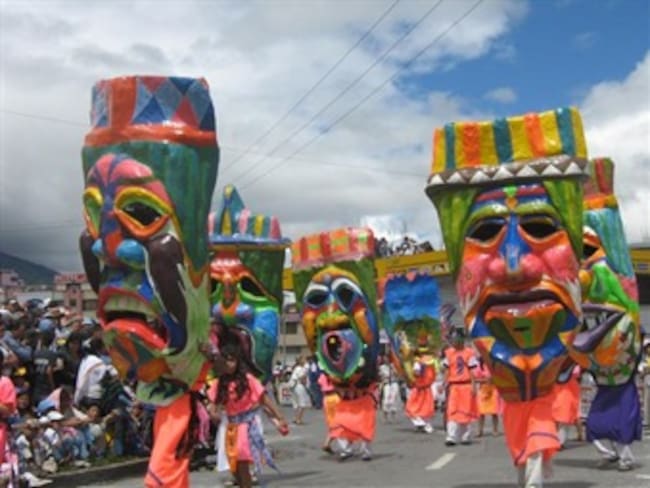 Se cumplió desfile magno en el ‘Carnaval de negros y blancos’ de Pasto