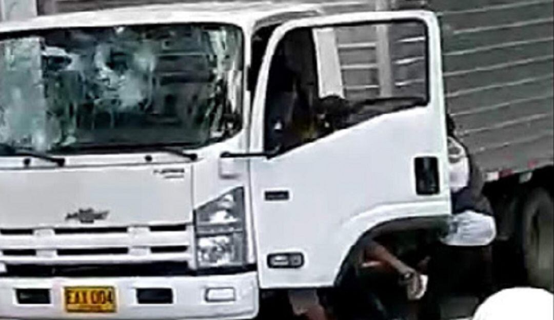 Al interior del camión se hallaron prendas de uso exclusivo de la Policía.