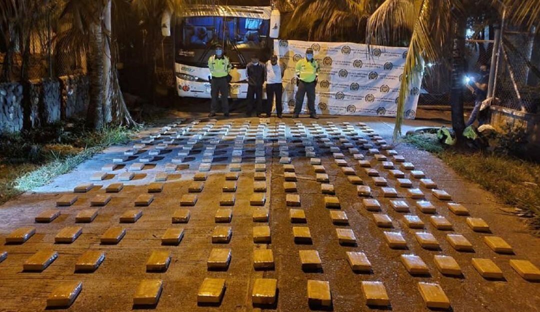 El bus fue interceptado en un puesto de control que tenían ubicado sobre la vía Media Canoa – La Virginia, a la altura del Km 74.