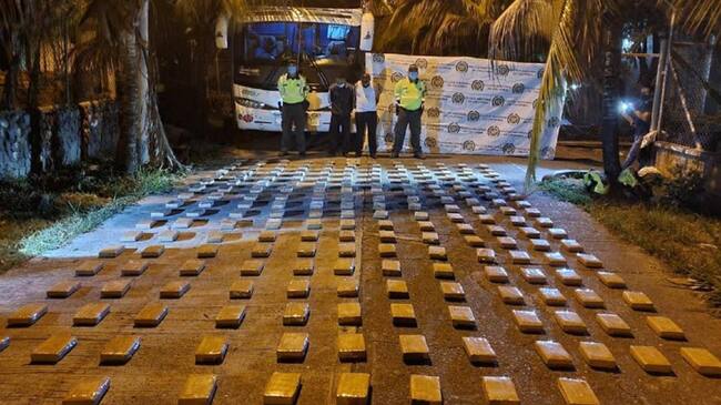 El bus fue interceptado en un puesto de control que tenían ubicado sobre la vía Media Canoa – La Virginia, a la altura del Km 74.