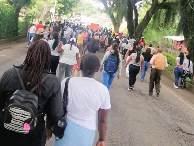 Campesinos y estudiantes protestan con bloqueos en la vía Panamericana