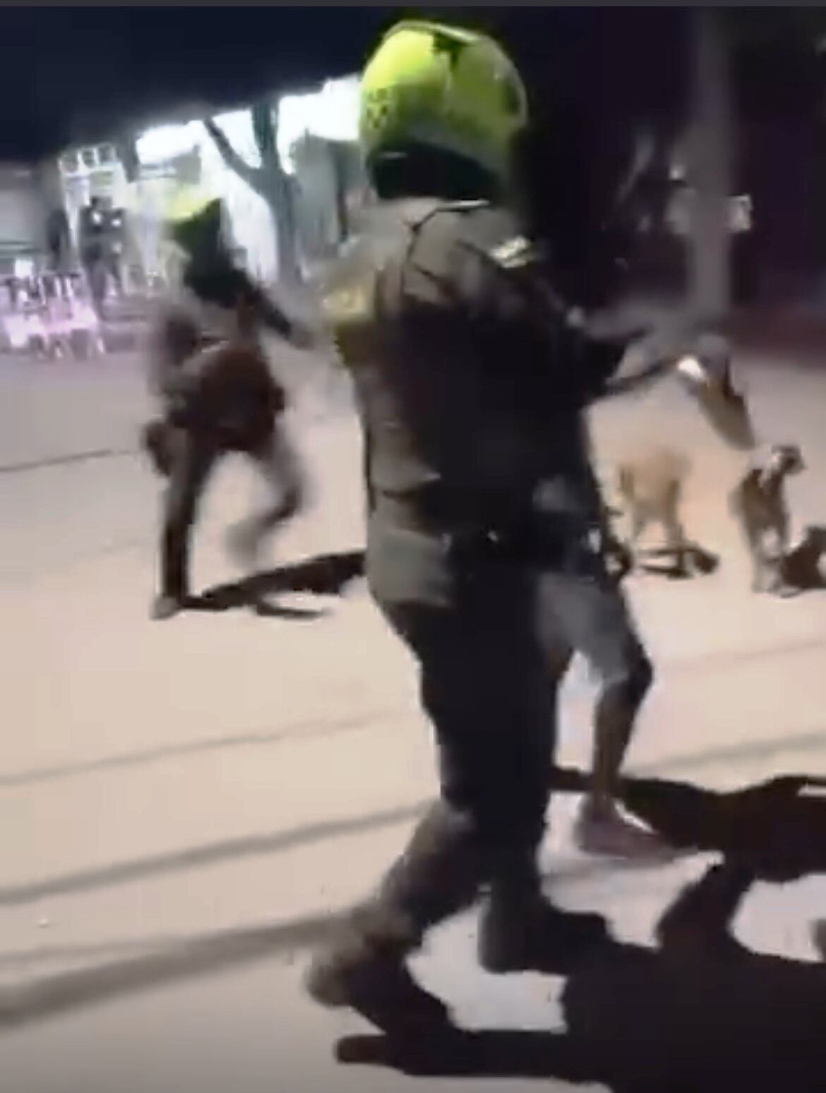 Investigan presunto uso indebido de la fuerza de policías en un procedimiento en La Candelaria