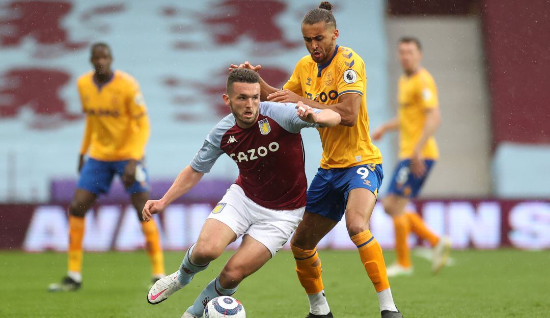 John McGinn y Dominc Calvert-Lewin en el partido entre Aston Villa y Everton