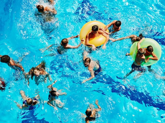 El auge de las piscinas privadas en renta por horas en EE.UU. y su posible regulación