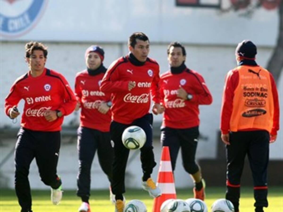 Gary Medel y Eduardo Vargas, expulsados de la concentración chilena