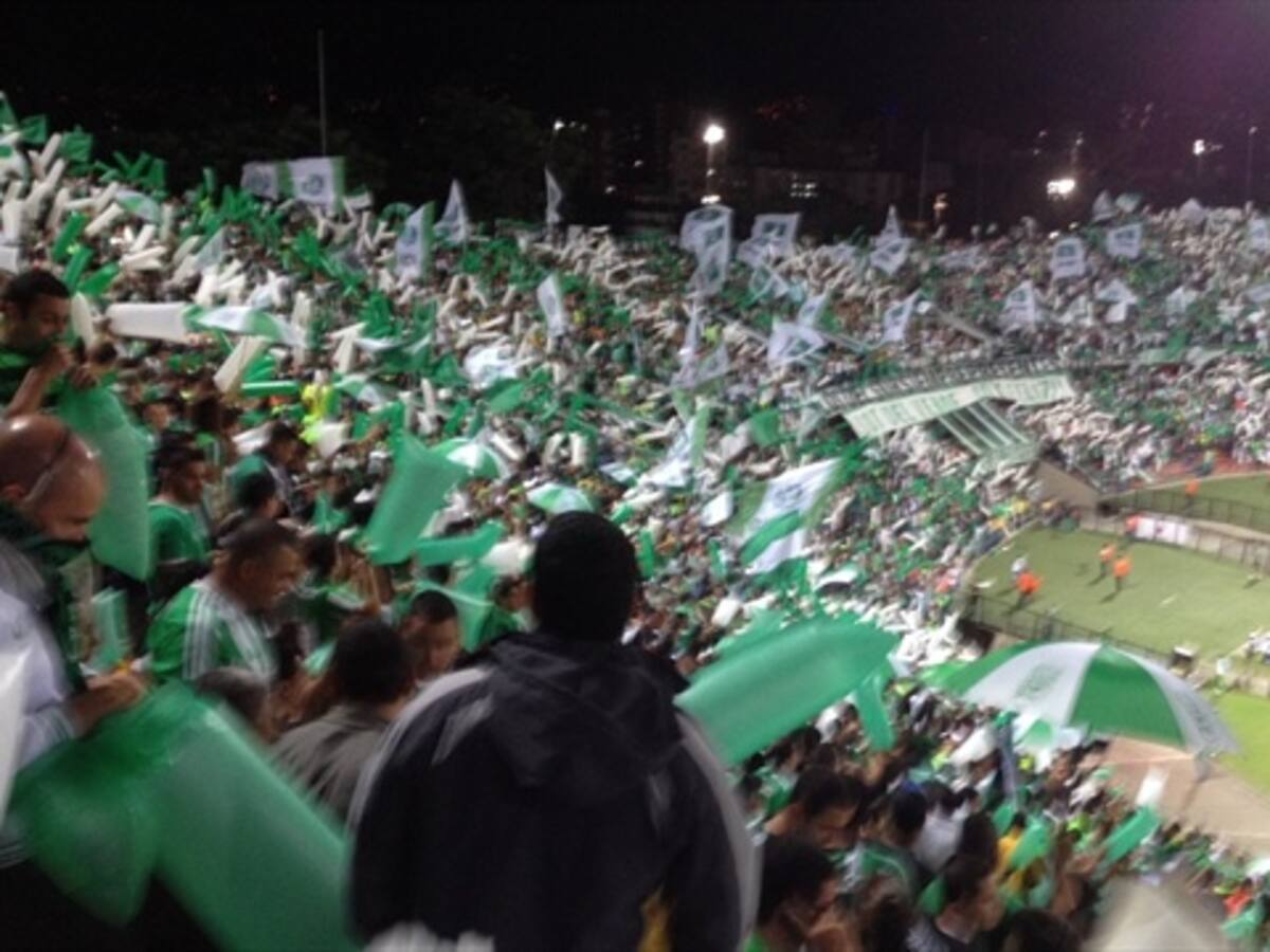 Atacan a hincha de América en estación de Transmilenio