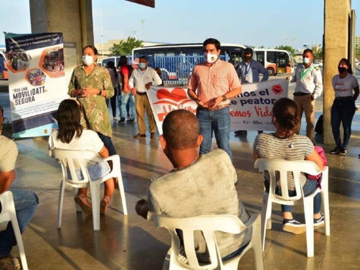 Campañas pedagógicas en patio portal de Transcaribe