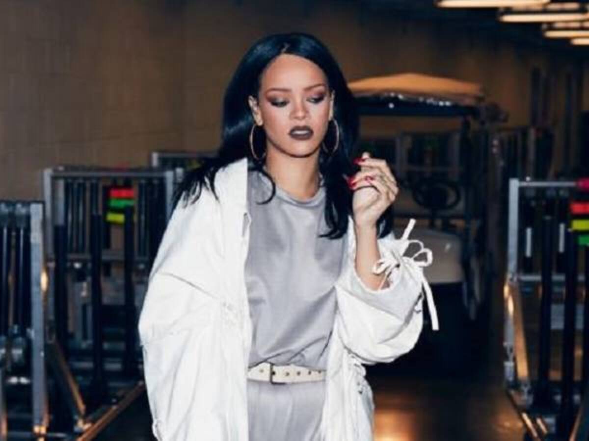 Rihanna vuelve a provocar en el adelanto de 'Kiss It Better'
