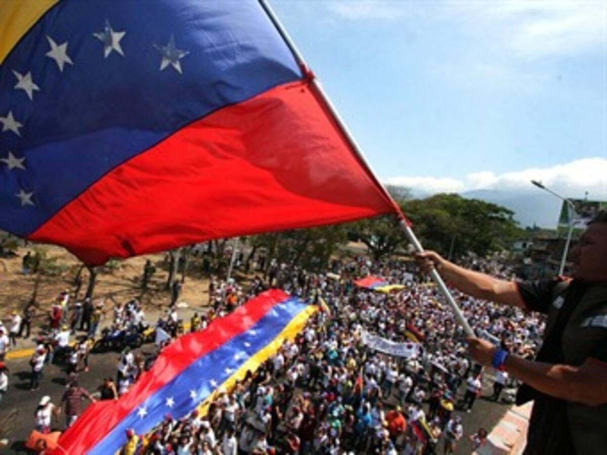 Santos dice que Maduro aceptó posibilidad de iniciar diálogo en Venezuela