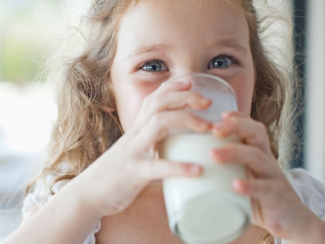 ¿Cuáles son los beneficios de consumir leche?