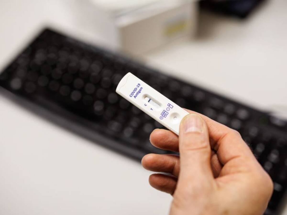 En Países Bajos venden un kit para contagiarse de COVID-19