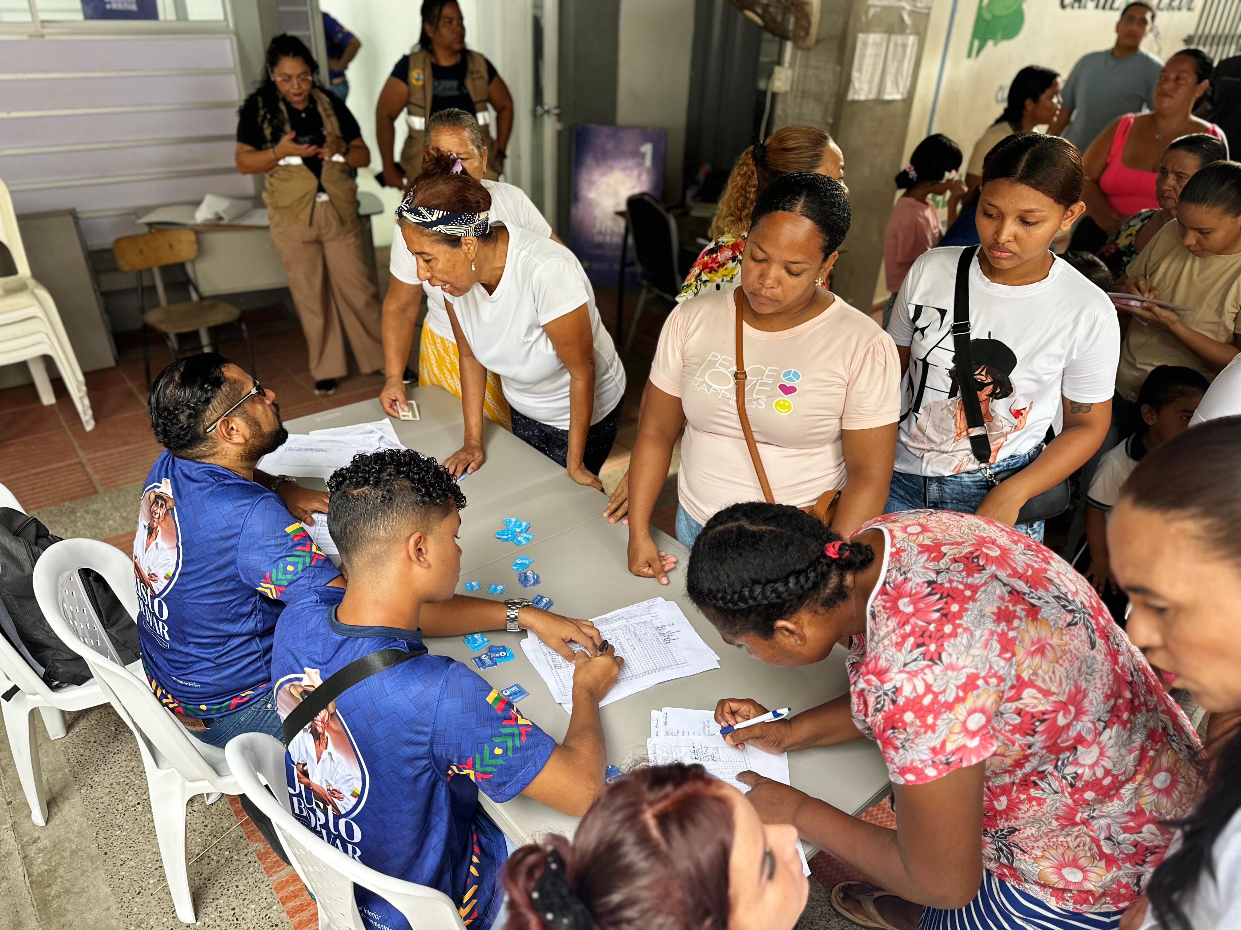 700 personas atendidas en intervención social en El Pozón de la  Gobernación de Bolívar