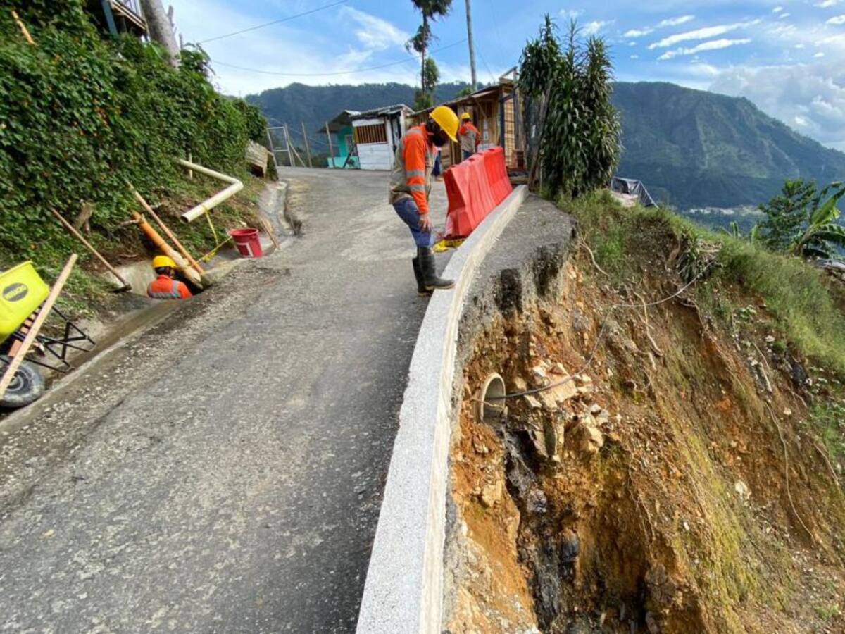 Ocho barrios en Medellín presentan afectaciones por fuertes lluvias